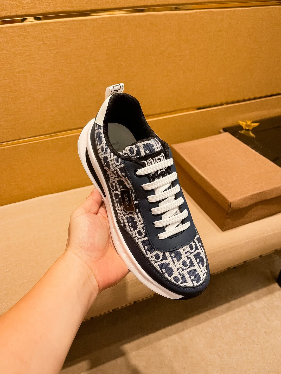 🚘🚘Factory batch 440 💰[Dior]🔥 High-end men's shoes brand official website 1:1 latest masterpiece: the upper is made of mercerized fabric imported from Italy with a comfortable and breathable lining➕original non-slip and wear-resistant outsole🔥, making walking more convenient and comfortable! An exclusive new model, a stunning work, a beautiful 1:1 replica [color] compared to the official quality! Create a fashionable personality to set off your uniqueness! A must-have for trendy men! Classic🔥Size: 38-44 Color: 🔥 2⃣️ colors available🔥
